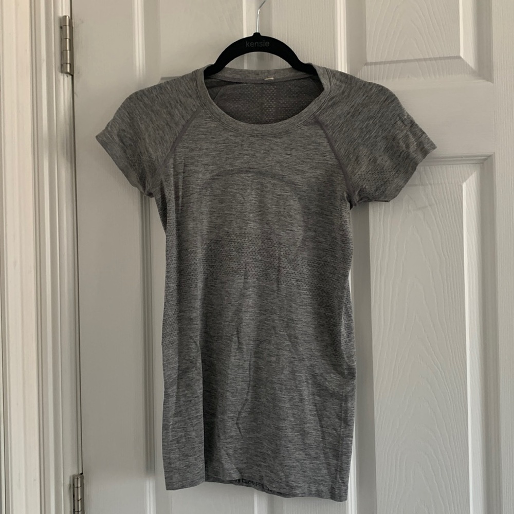Lululemon Swiftly Tech short sleeve 2.0 in gray